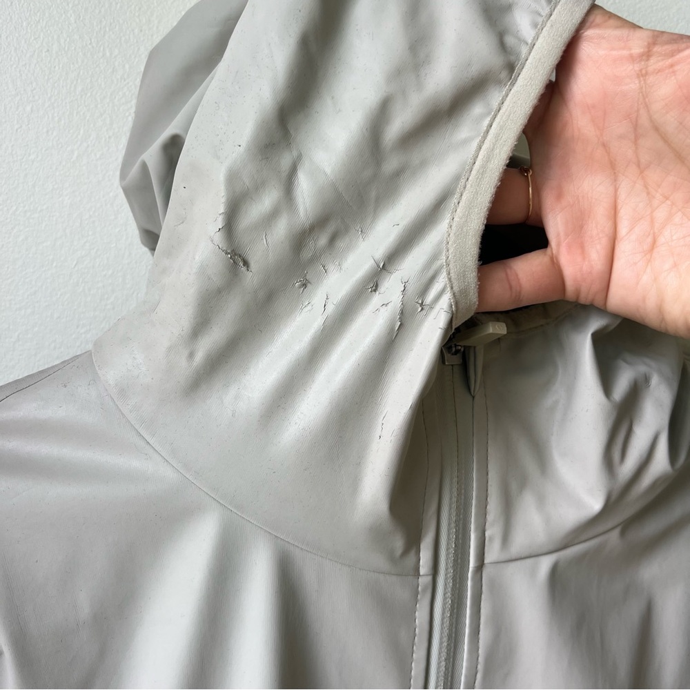 RAINS lightweight shell - Picture 6 of 13